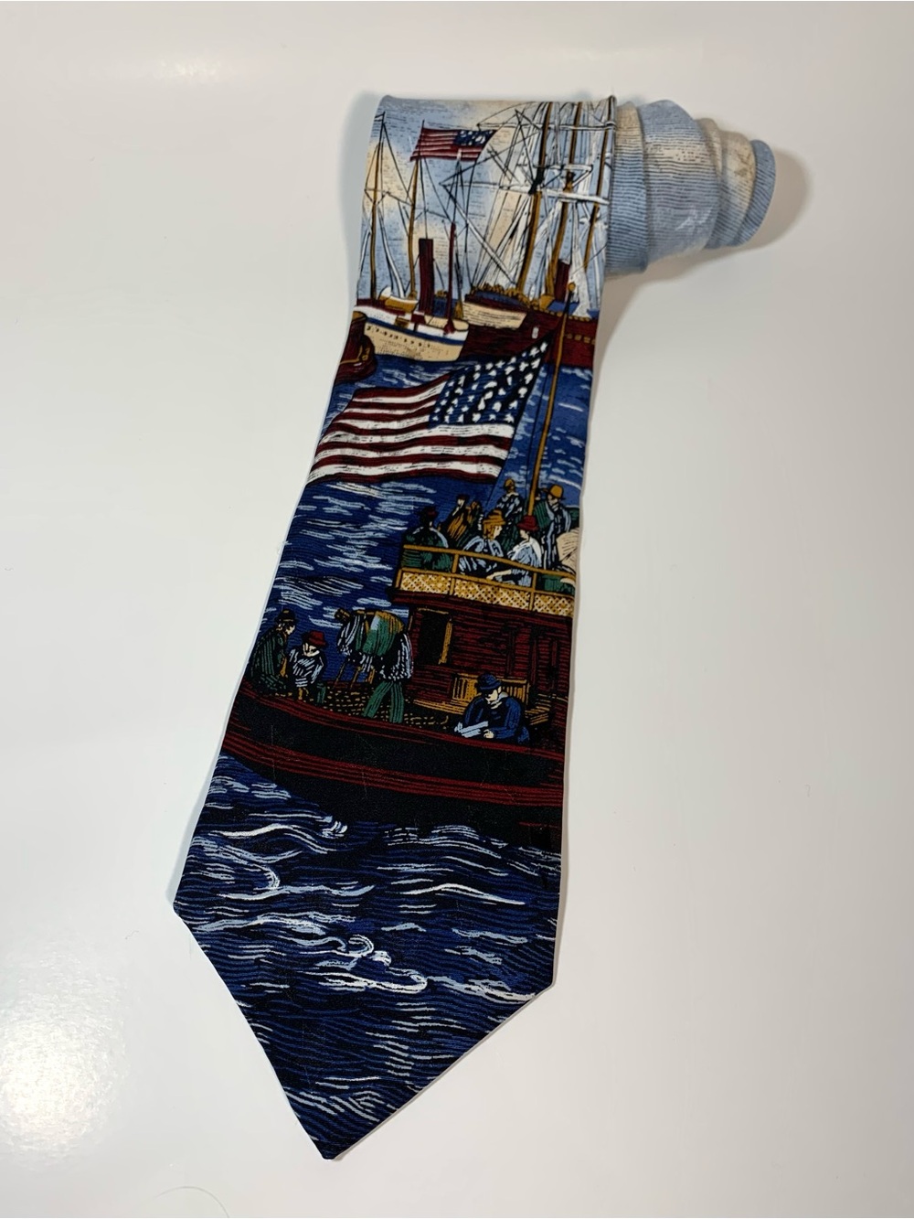 417 Van Heusen Men's New York Harbor Silk Necktie Tie Americana Patriotic USA